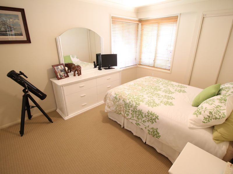 106 Windsor Drive, Mount Hallen QLD 4312