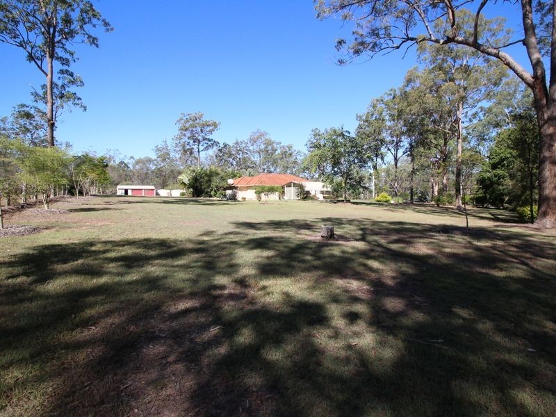 106 Windsor Drive, Mount Hallen QLD 4312