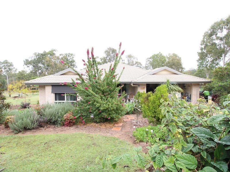 31 Windsor Drive, Mount Hallen QLD 4312