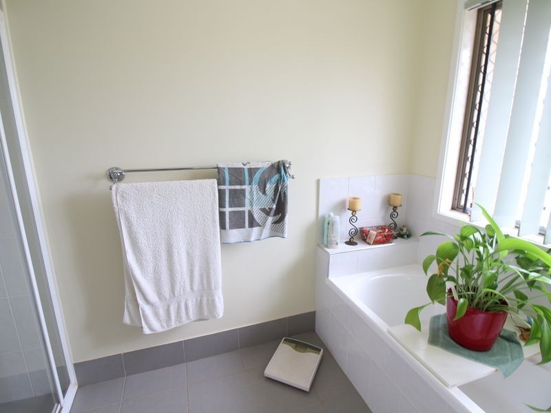 31 Windsor Drive, Mount Hallen QLD 4312