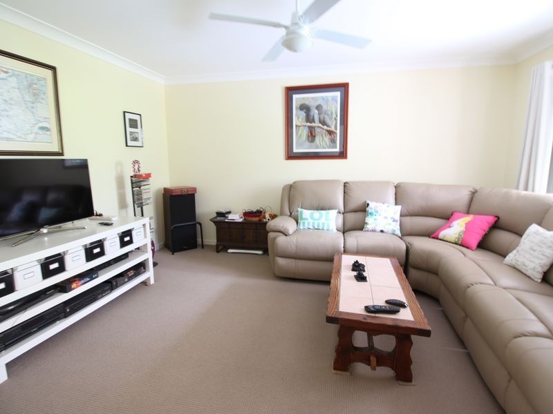 31 Windsor Drive, Mount Hallen QLD 4312