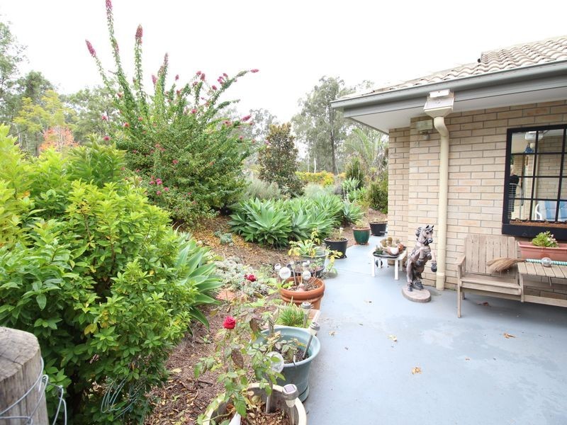 31 Windsor Drive, Mount Hallen QLD 4312