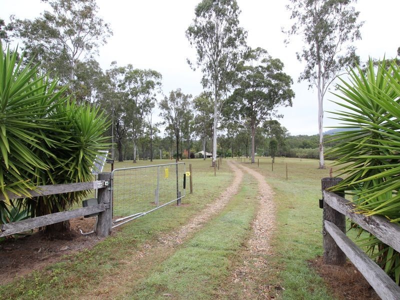 31 Windsor Drive, Mount Hallen QLD 4312