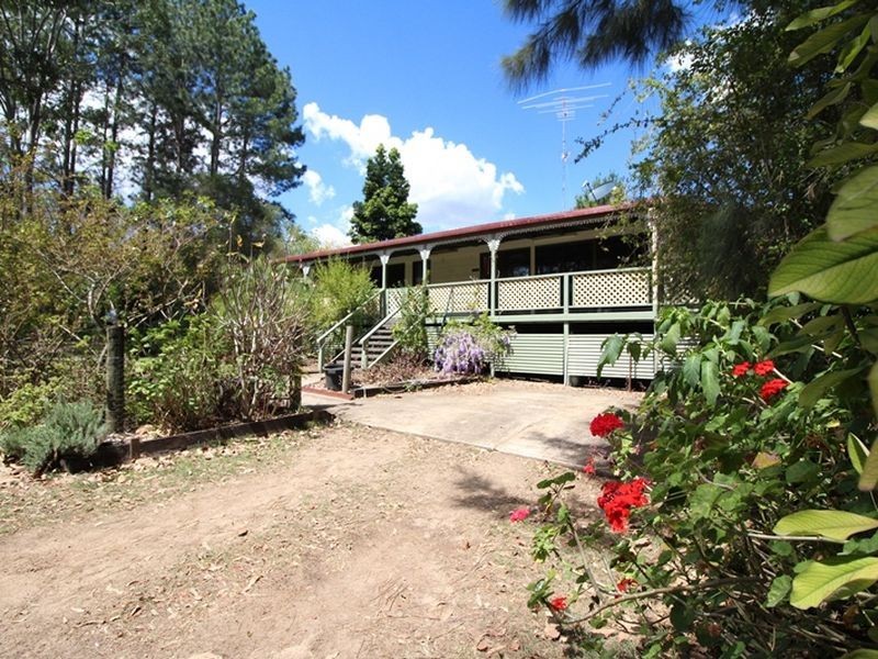 68 Pine Crescent, Esk QLD 4312