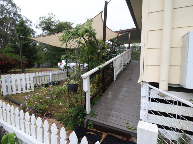 68 Pine Crescent, Esk QLD 4312