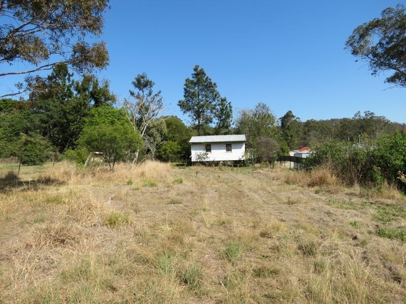 13 Richard Street, Esk QLD 4312