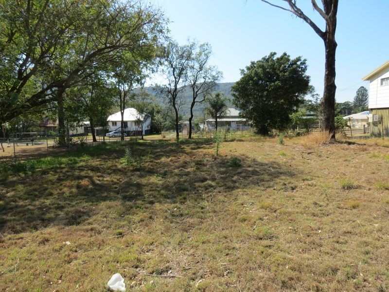 13 Richard Street, Esk QLD 4312