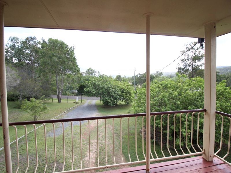 42 Barbour Street, Esk QLD 4312