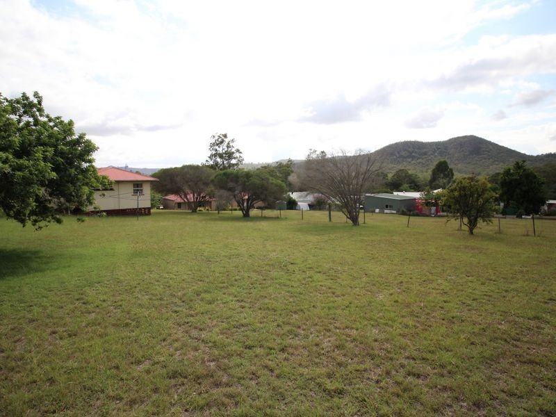 42 Barbour Street, Esk QLD 4312