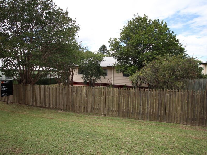 22 Down Street, Esk QLD 4312