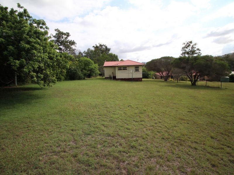 42 Barbour Street, Esk QLD 4312