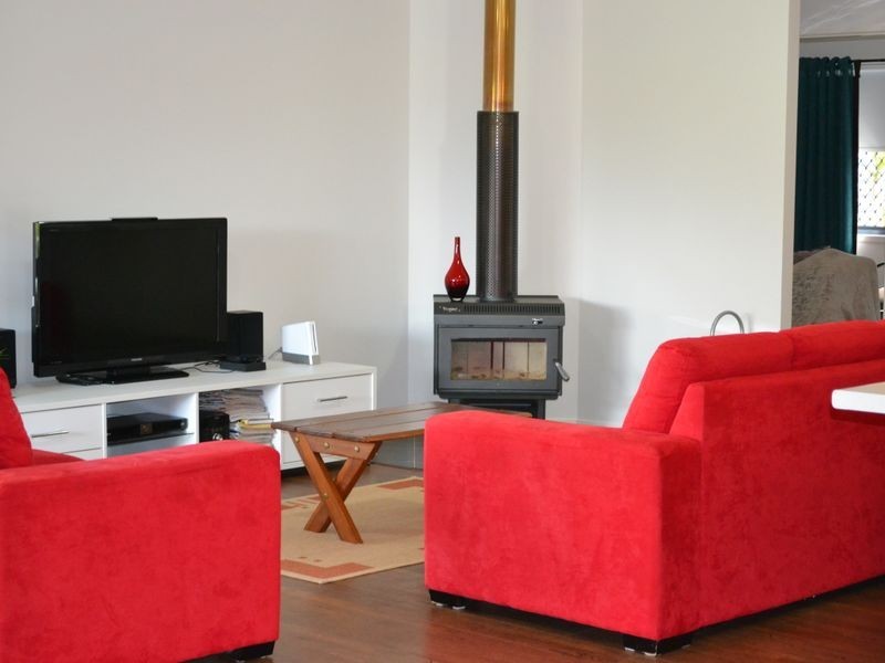 34 Countess Court, Mount Hallen QLD 4312