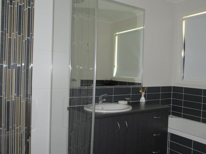 34 Countess Court, Mount Hallen QLD 4312