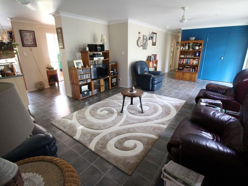 42 Buckingham Court, Mount Hallen QLD 4312
