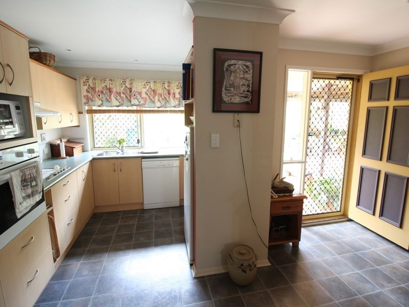 42 Buckingham Court, Mount Hallen QLD 4312