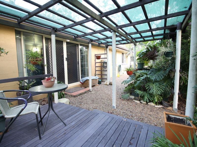 42 Buckingham Court, Mount Hallen QLD 4312