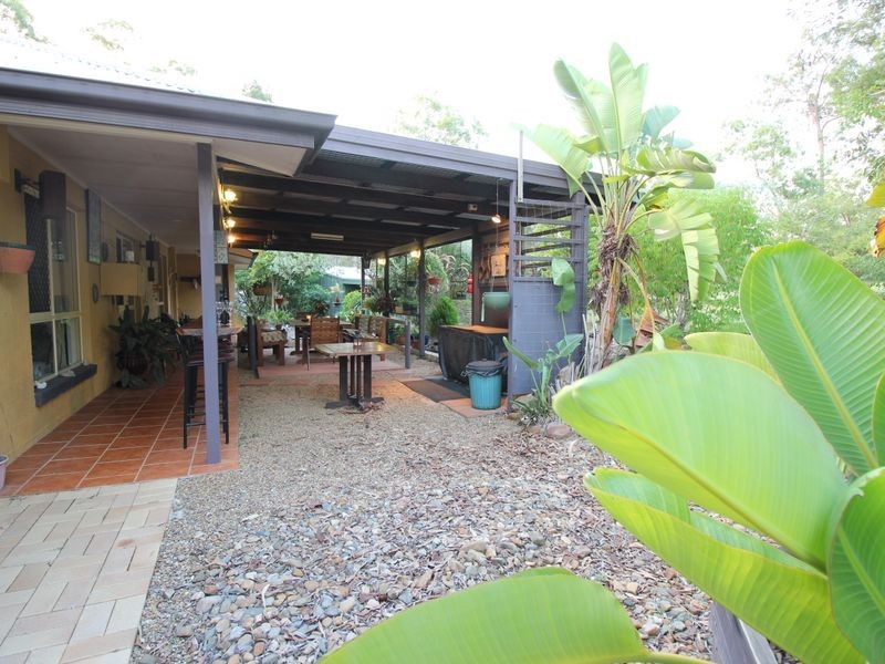42 Buckingham Court, Mount Hallen QLD 4312
