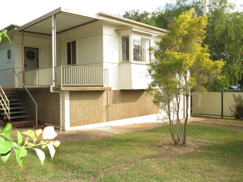 24 South Street, Esk QLD 4312