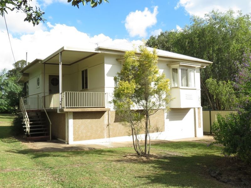 24 South Street, Esk QLD 4312