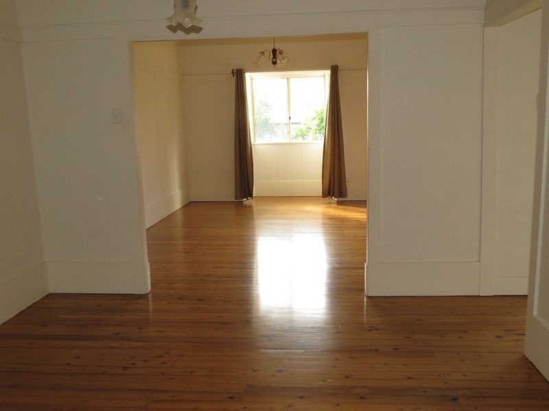 24 South Street, Esk QLD 4312