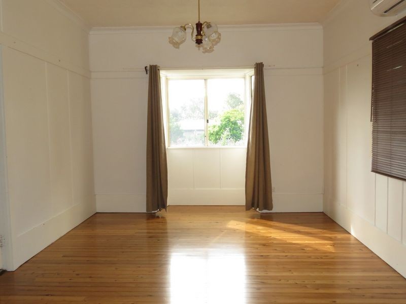 24 South Street, Esk QLD 4312