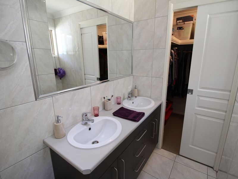 33 Gloucester Court, Mount Hallen QLD 4312