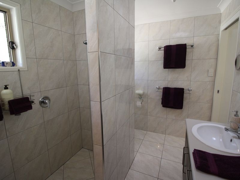 33 Gloucester Court, Mount Hallen QLD 4312