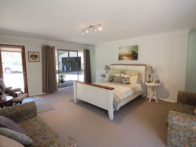 33 Gloucester Court, Mount Hallen QLD 4312