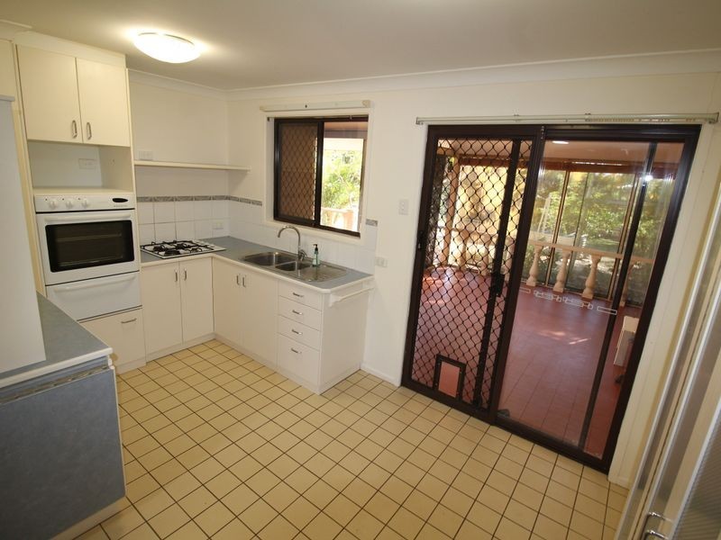 11 Elizabeth Street, Esk QLD 4312