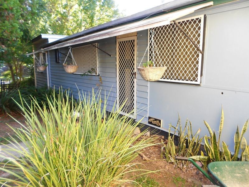 4 Rocky Street, Somerset Dam QLD 4312