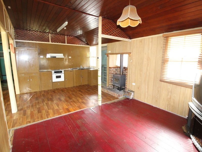 4 Rocky Street, Somerset Dam QLD 4312