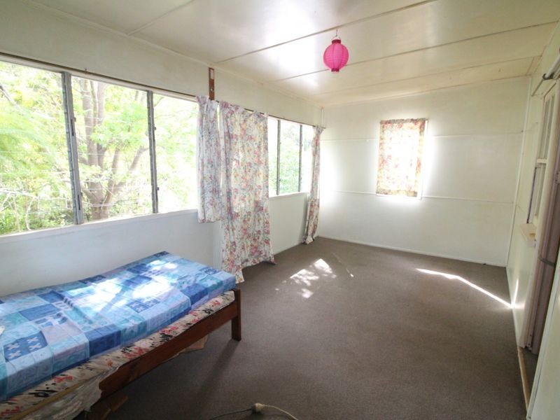 4 Rocky Street, Somerset Dam QLD 4312