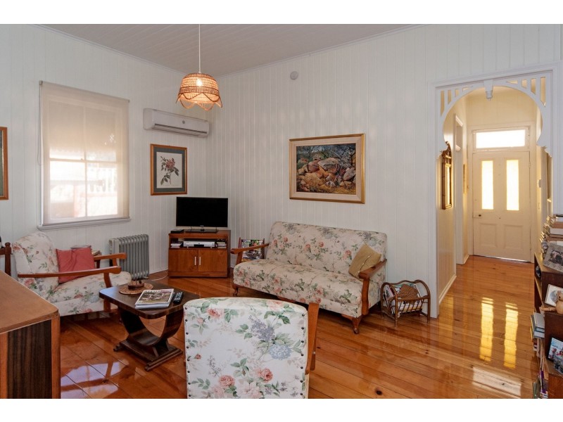 48 Bellambi Street, Toogoolawah QLD 4313