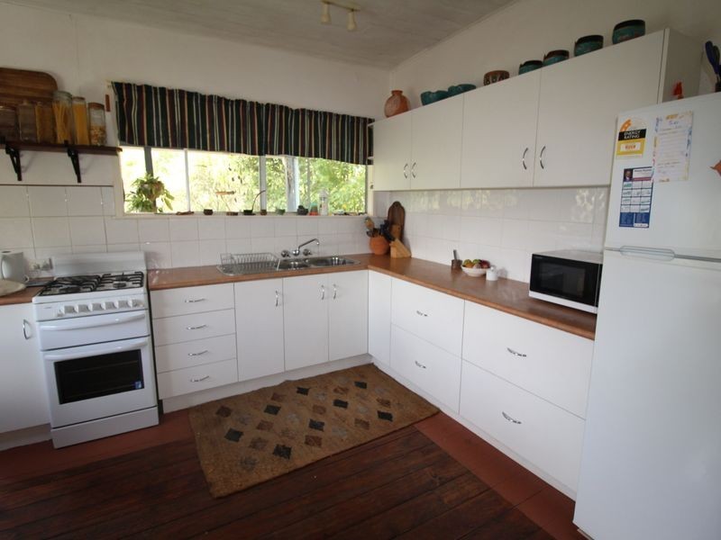 26 Down Street, Esk QLD 4312