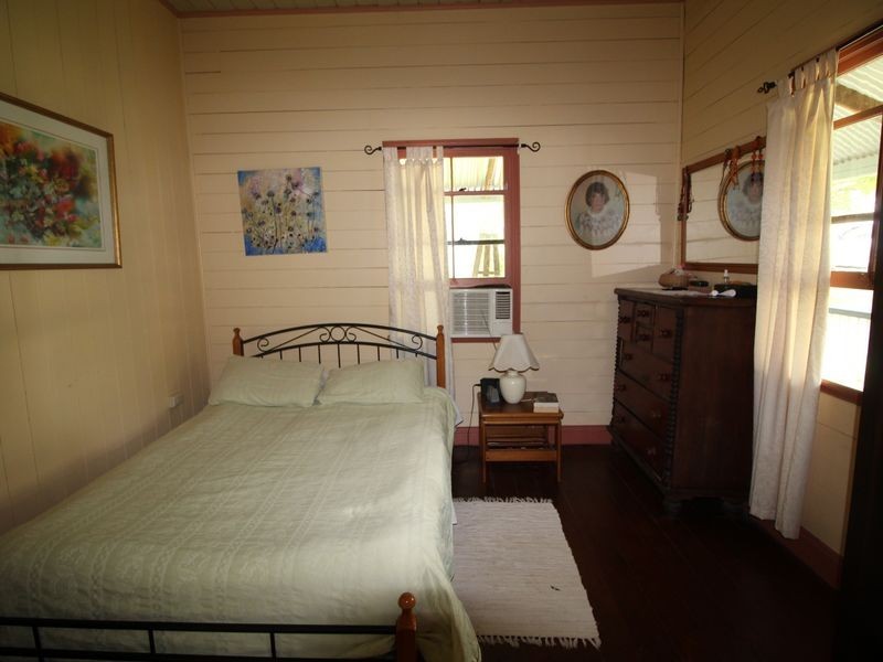 26 Down Street, Esk QLD 4312