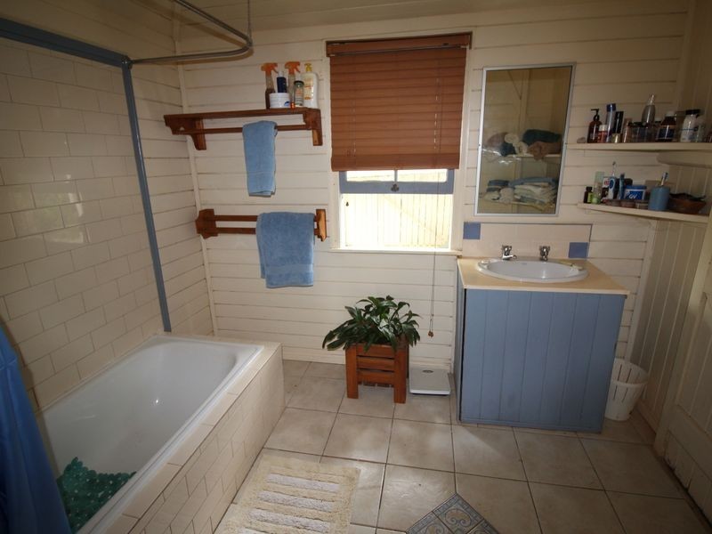 26 Down Street, Esk QLD 4312