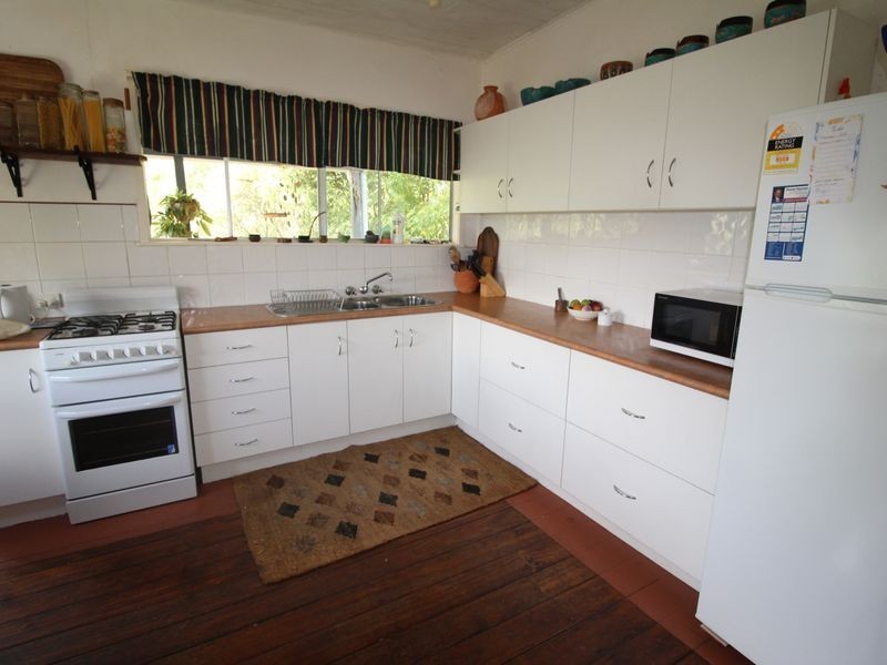 26 Down Street, Esk QLD 4312