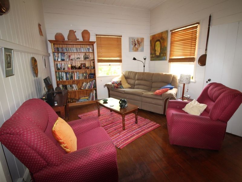 26 Down Street, Esk QLD 4312