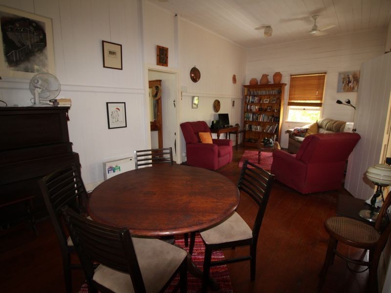 26 Down Street, Esk QLD 4312