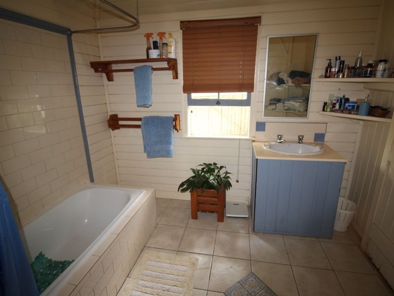 26 Down Street, Esk QLD 4312