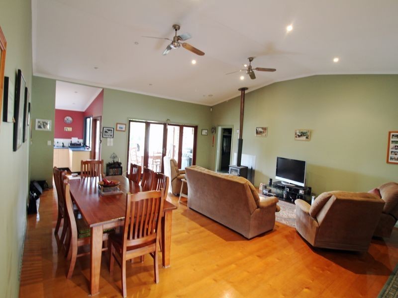 7 Second Avenue, Somerset Dam QLD 4312