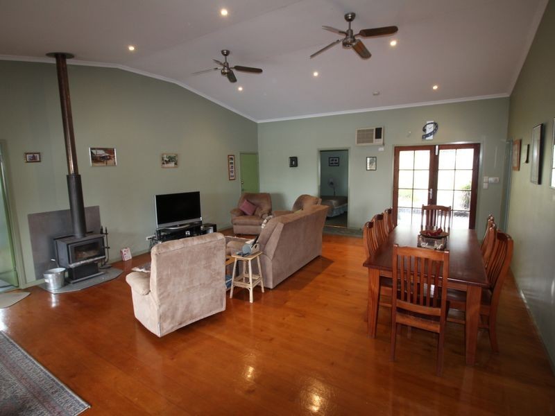 7 Second Avenue, Somerset Dam QLD 4312