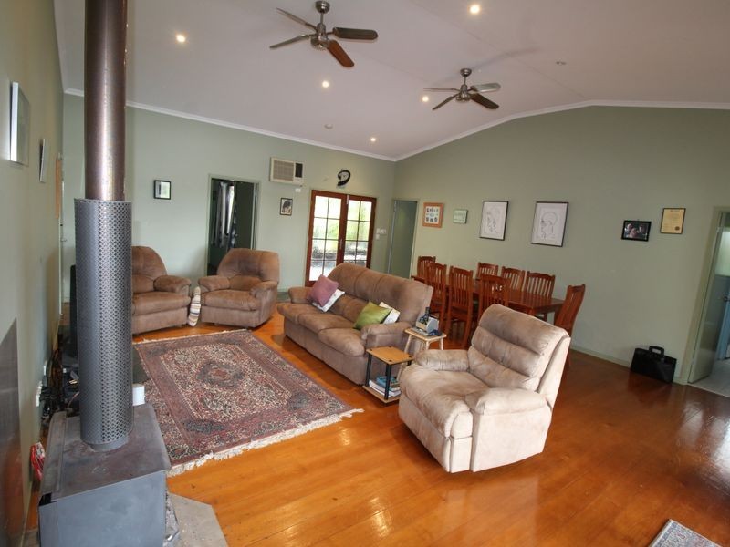 7 Second Avenue, Somerset Dam QLD 4312