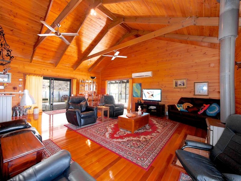 58 Outlook Drive, Esk QLD 4312