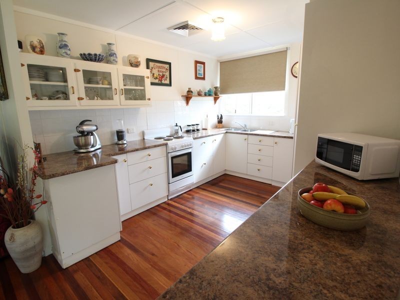 15 Russell Street, Esk QLD 4312
