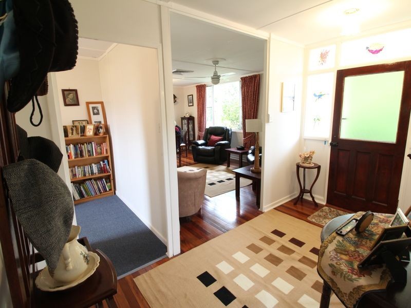 15 Russell Street, Esk QLD 4312