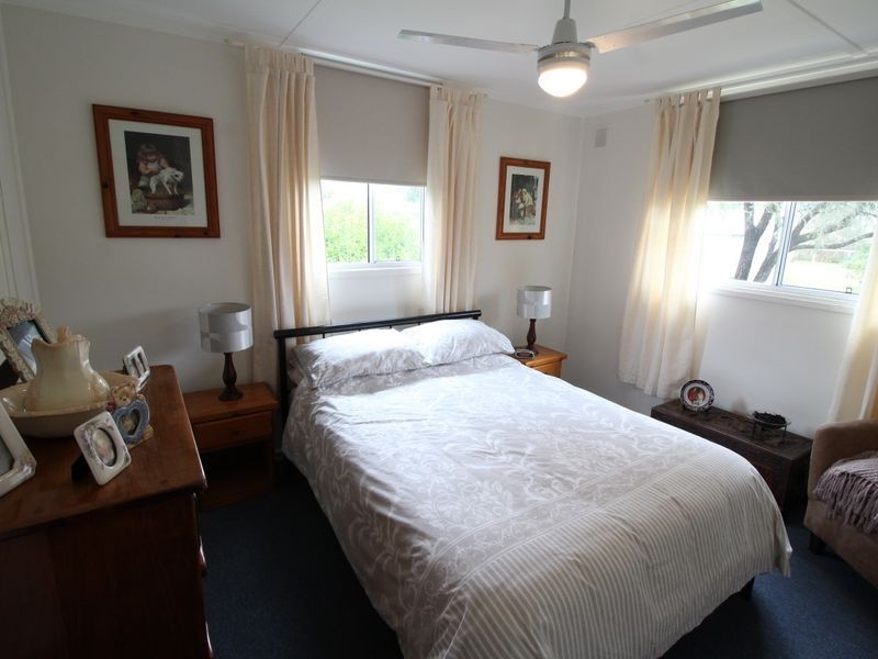 15 Russell Street, Esk QLD 4312