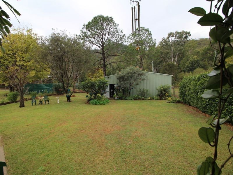 15 Russell Street, Esk QLD 4312