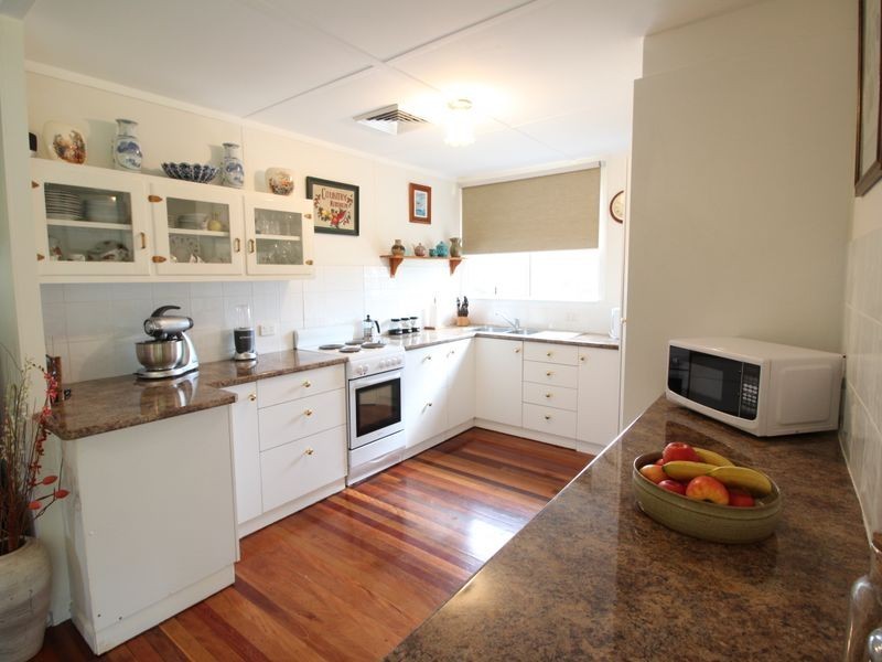 15 Russell Street, Esk QLD 4312