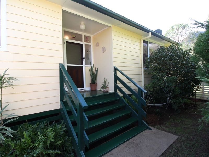 15 Russell Street, Esk QLD 4312